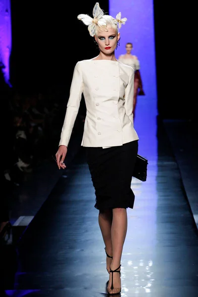 Look 7